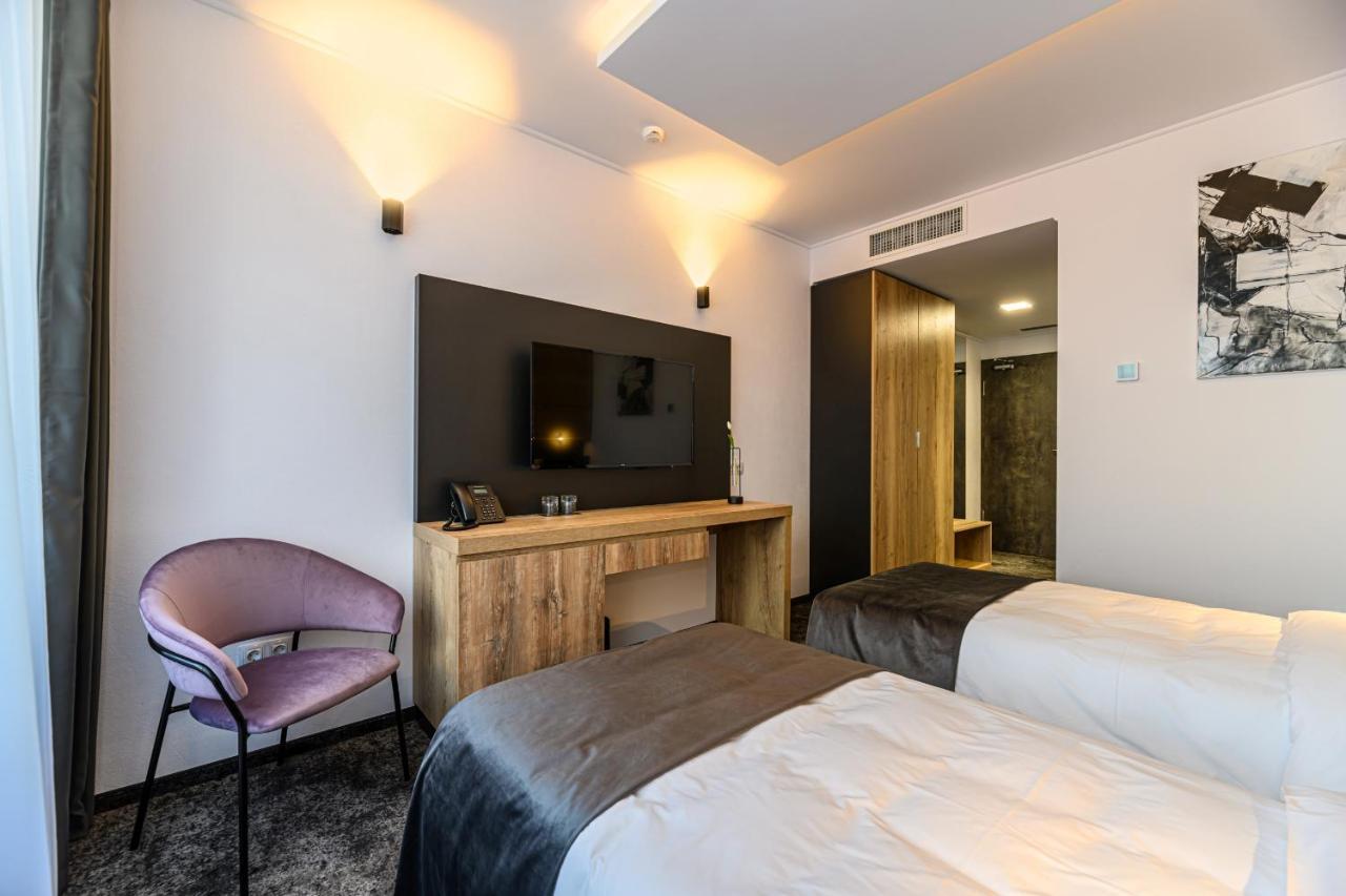 B The Hotel Sfântu-Gheorghe 外观 照片