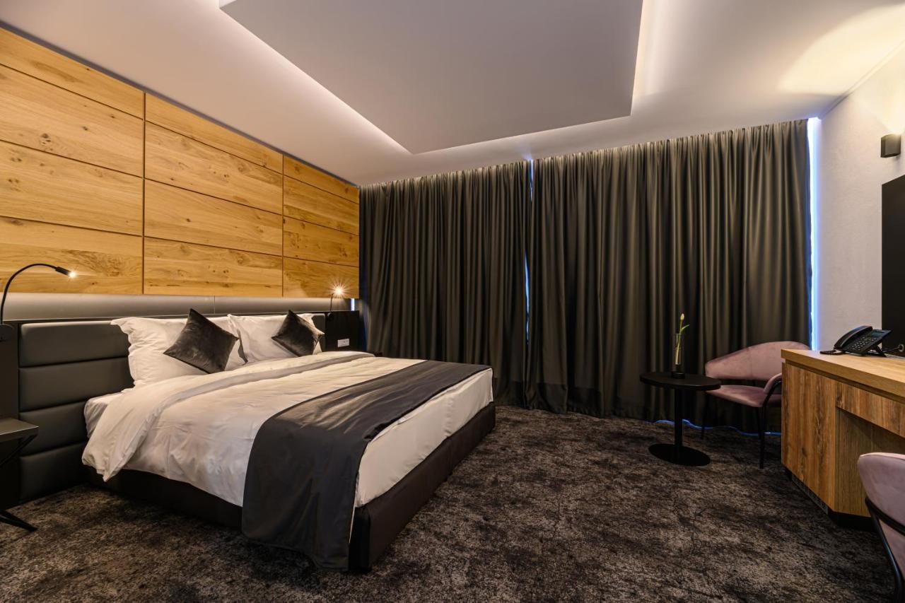 B The Hotel Sfântu-Gheorghe 外观 照片