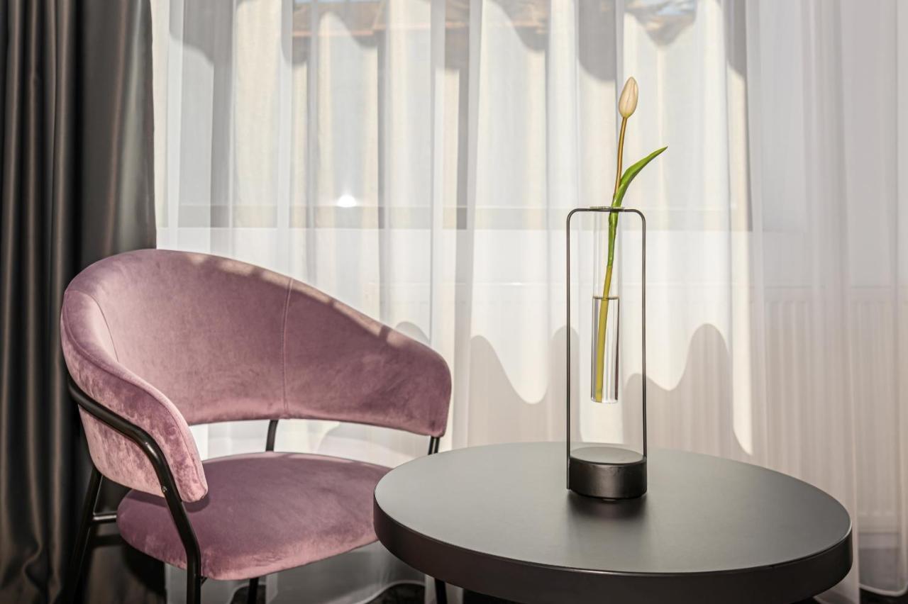B The Hotel Sfântu-Gheorghe 外观 照片
