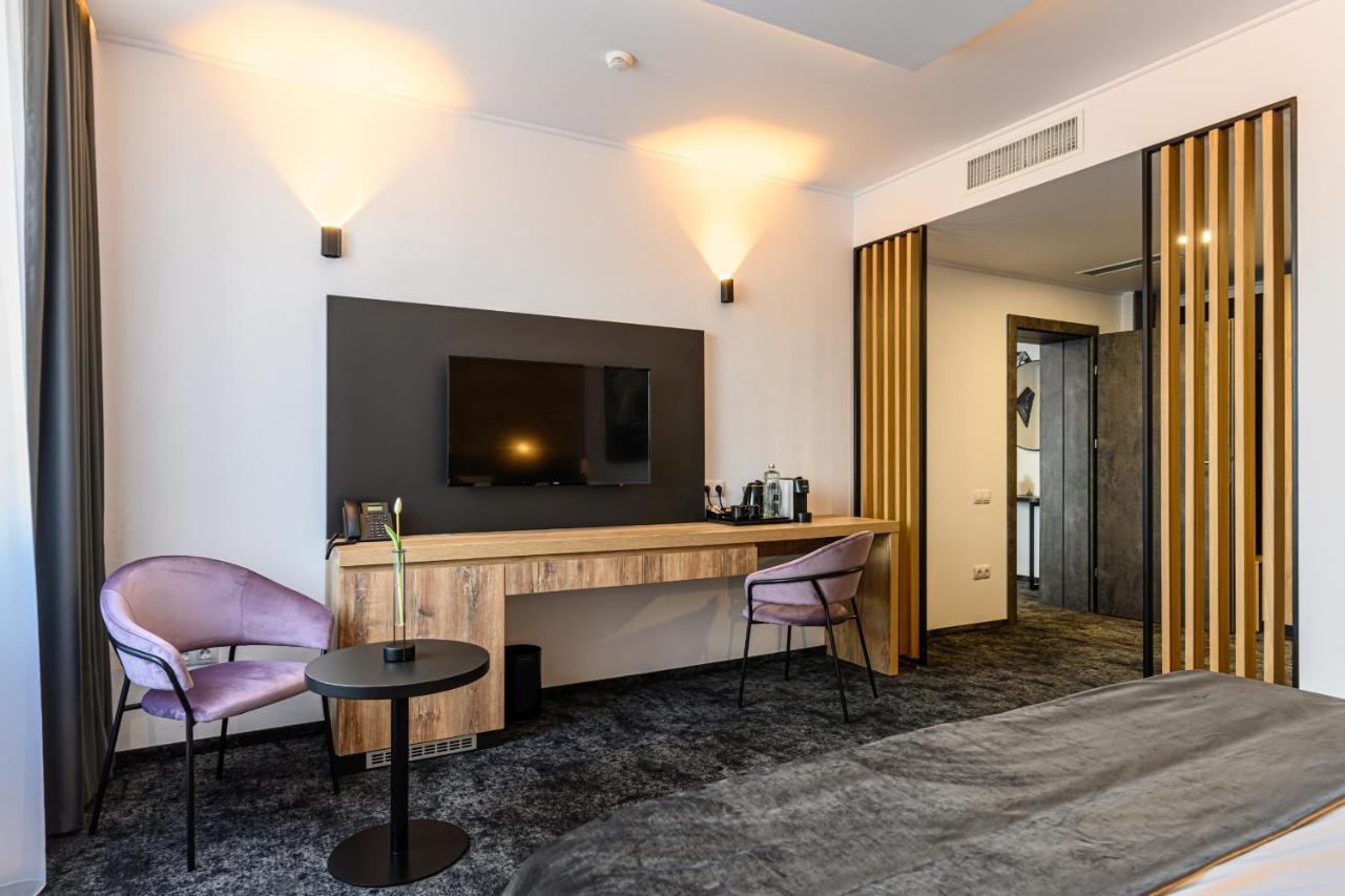 B The Hotel Sfântu-Gheorghe 外观 照片
