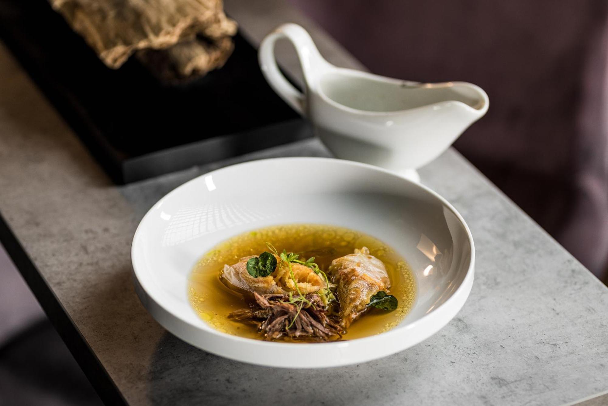 B The Hotel Sfântu-Gheorghe 外观 照片