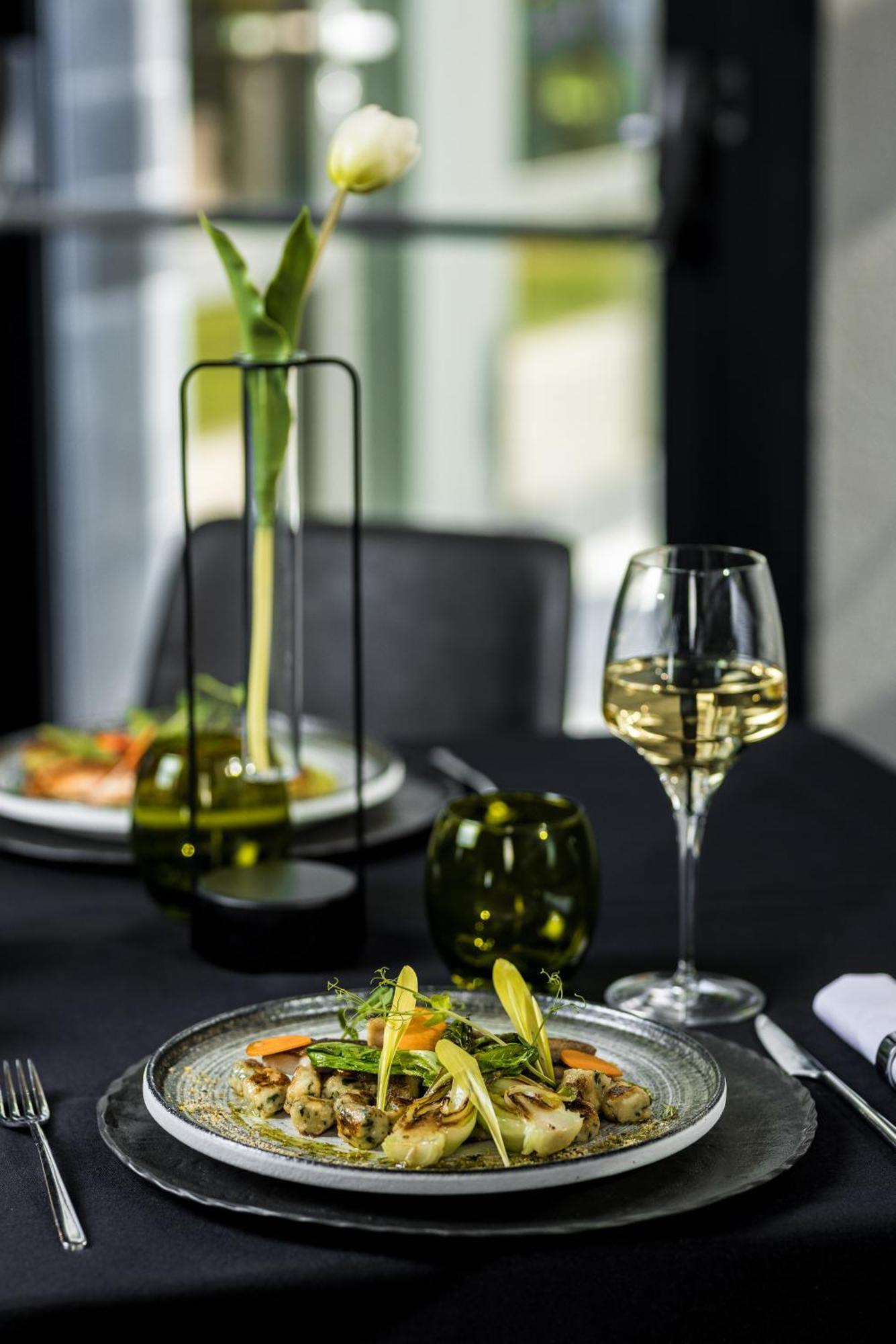 B The Hotel Sfântu-Gheorghe 外观 照片
